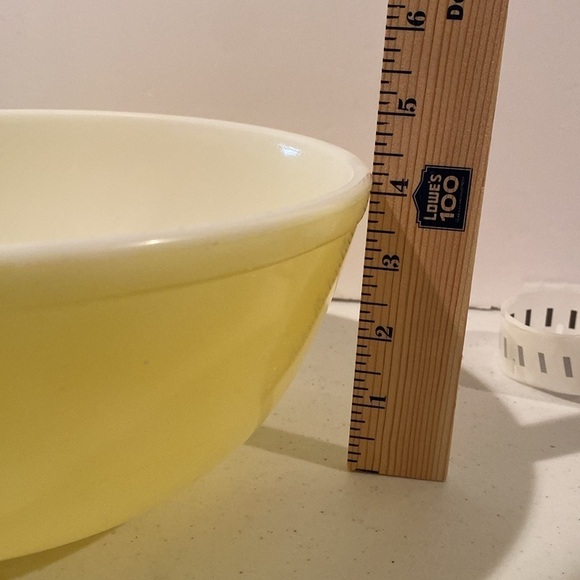 PYREX yellow vintage glass bowl 404 4 quart - Picture 4 of 4
